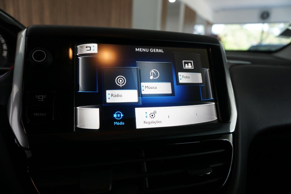 peugeot-208-2014-gasolina-1199cc