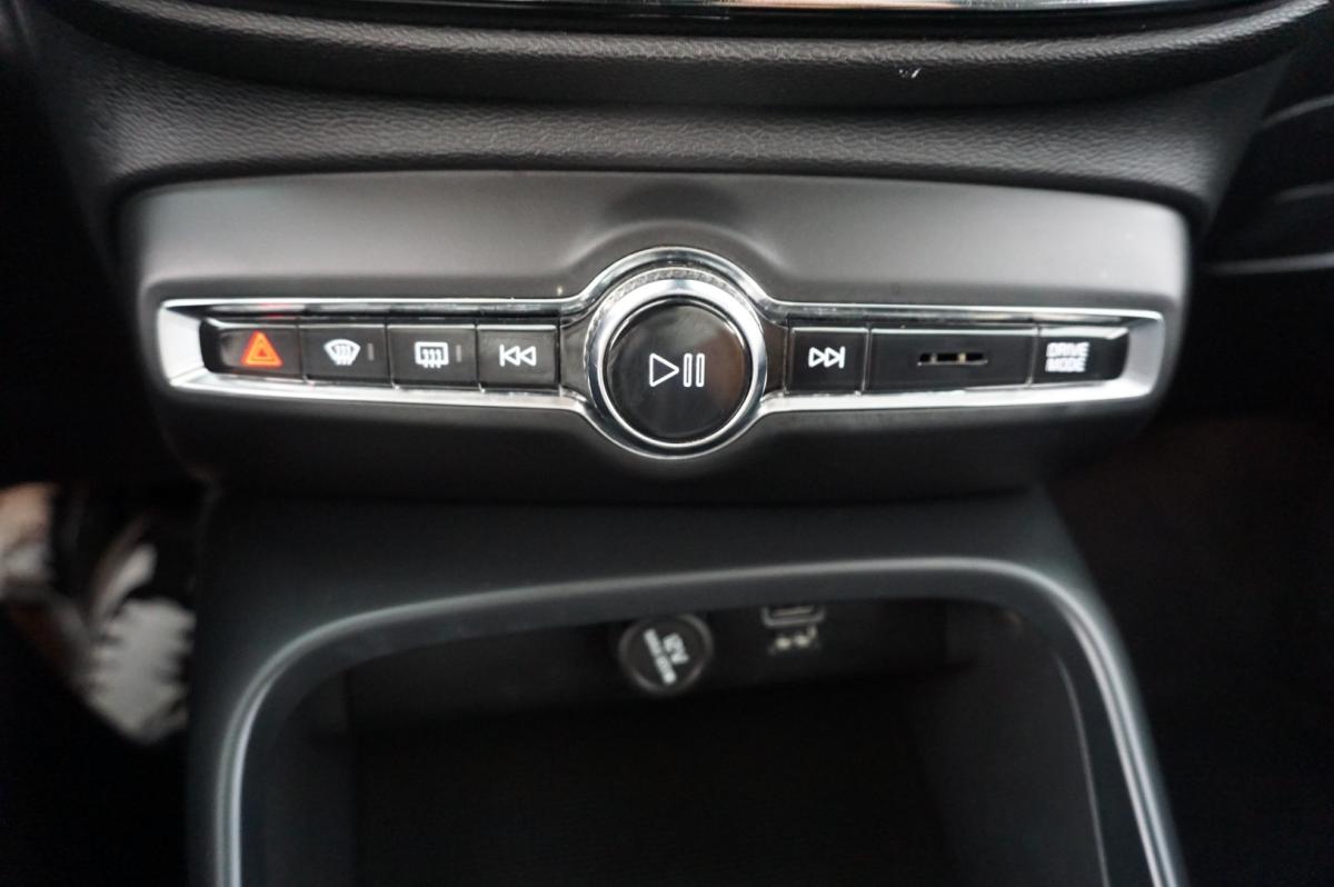 volvo-xc40-2021-gasolina-1477cc
