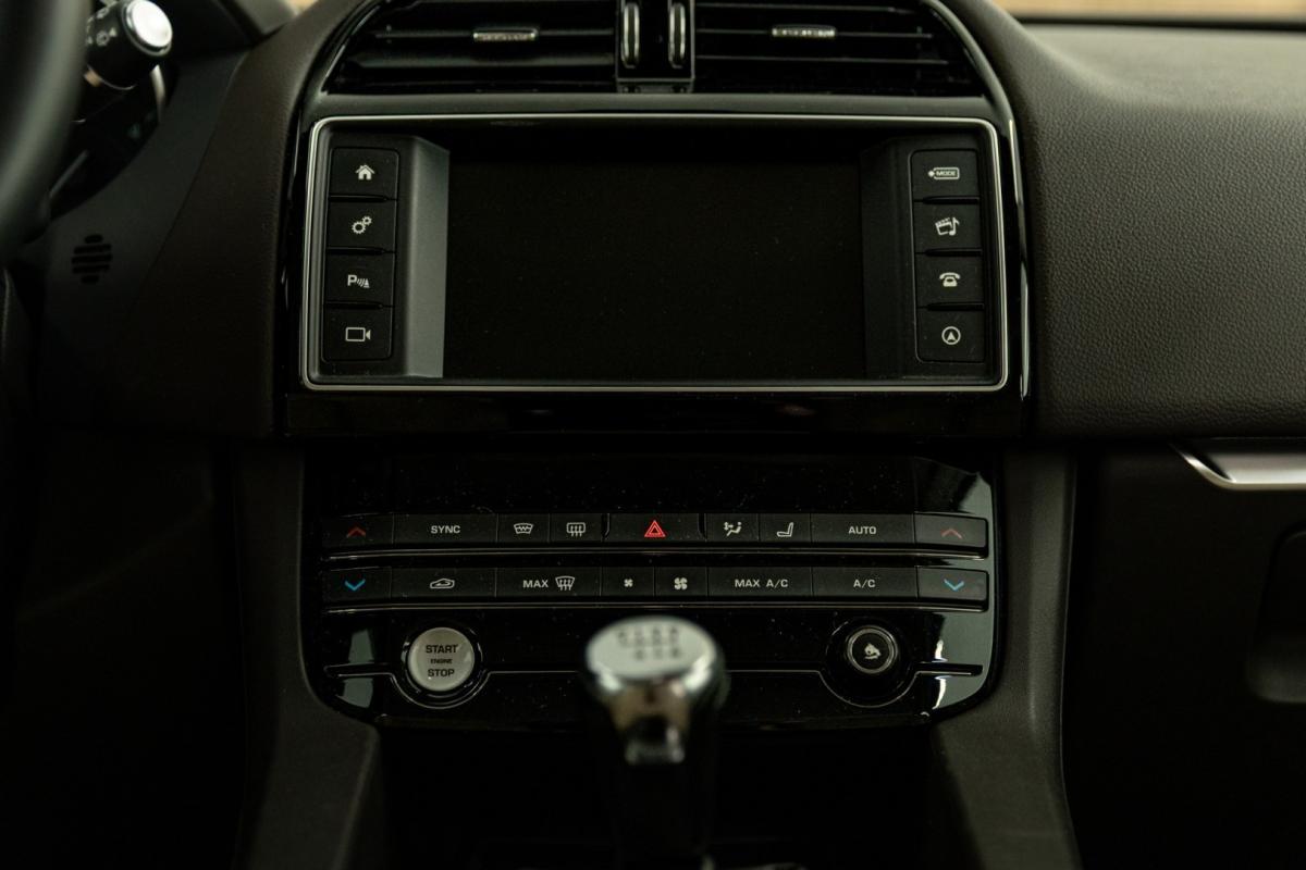 jaguar-f-pace-2016-diesel-1999cc