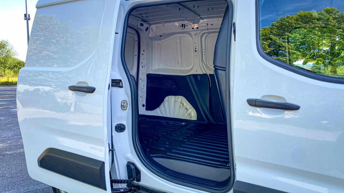 opel-combo-1-5-bluehdi-l2-2022-diesel-1499cc