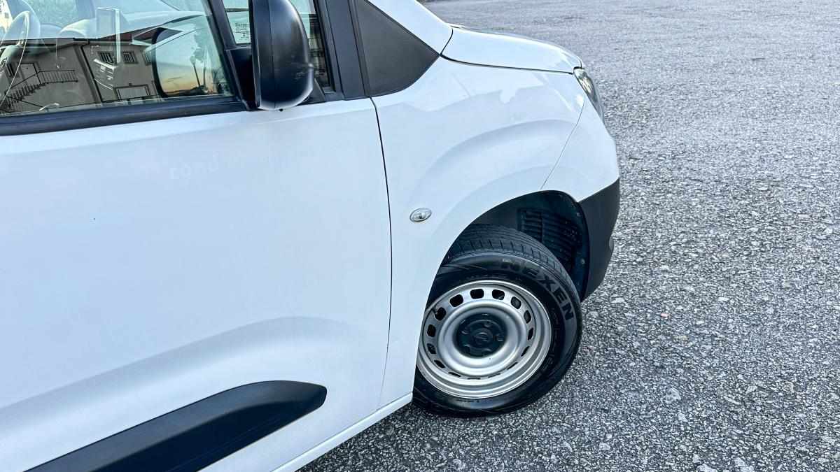 opel-combo-1-5-102cv-2022-diesel-1499cc