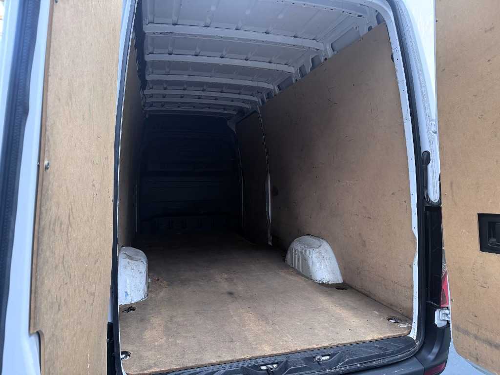 mercedes-benz-sprinter-2023-diesel-1950cc