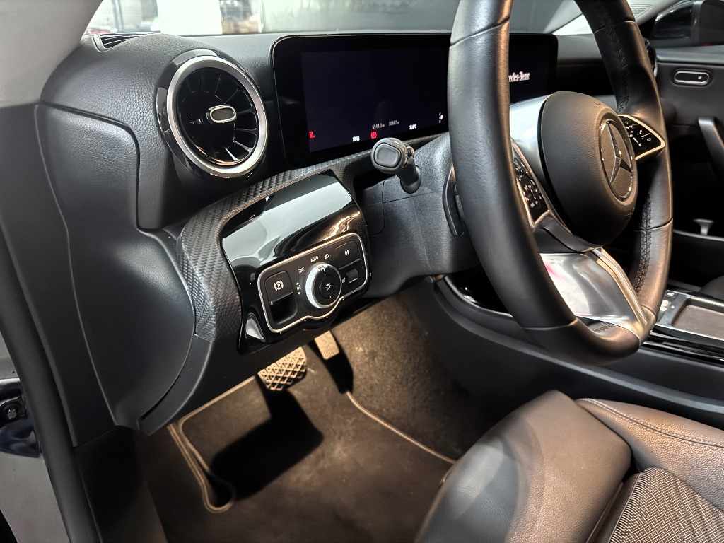 mercedes-benz-cla-2025-diesel-1950cc