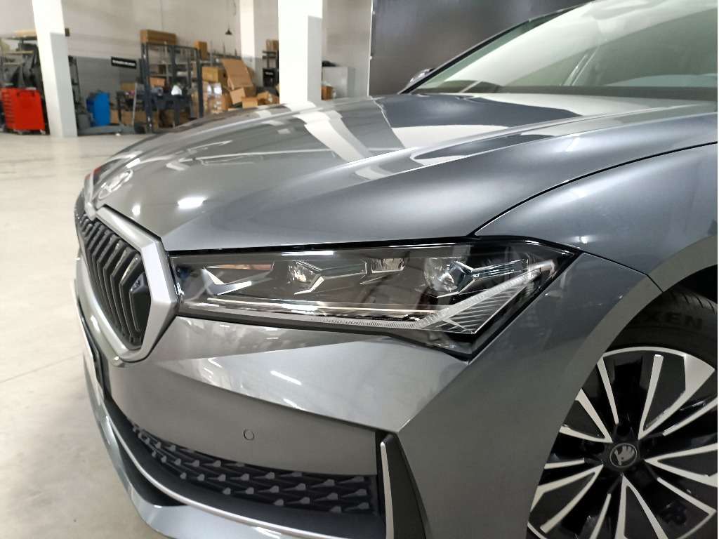 skoda-superb-2025-hibrido-1498cc