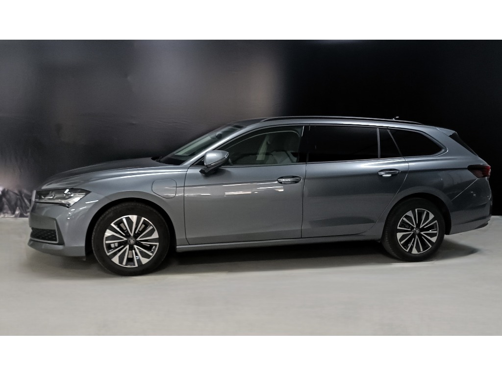 skoda-superb-2025-hibrido-1498cc