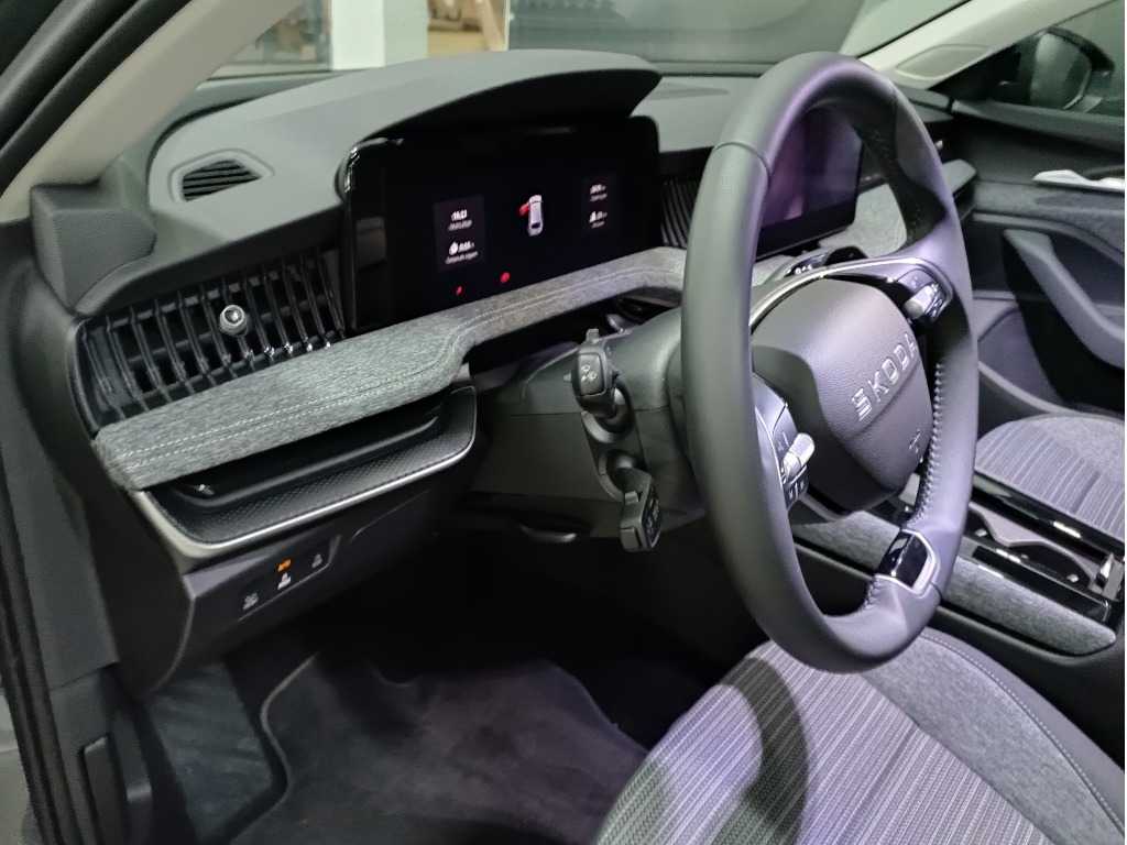 skoda-superb-2025-hibrido-1498cc