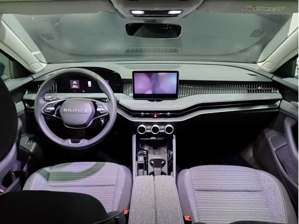 skoda-superb-2025-hibrido-1498cc