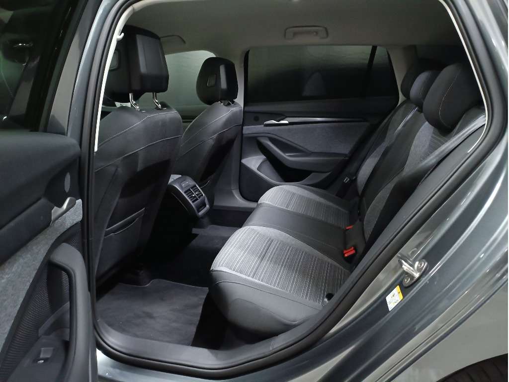 skoda-superb-2025-hibrido-1498cc