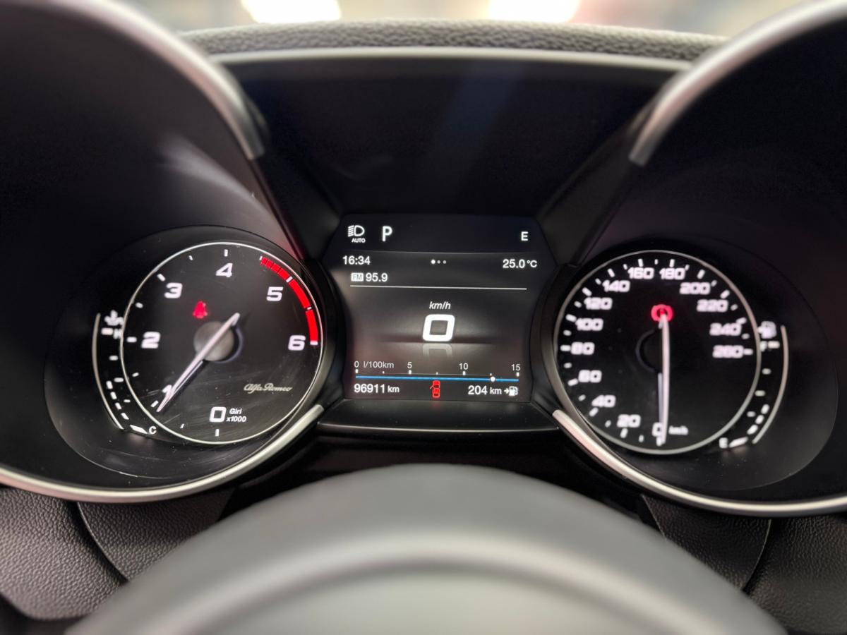 alfa-romeo-giulia-2018-diesel-2143cc