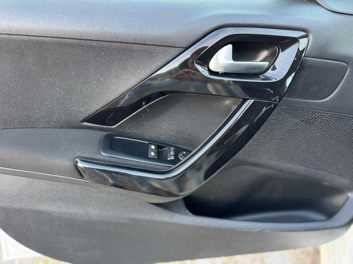 peugeot-208-2017-gasolina-1199cc