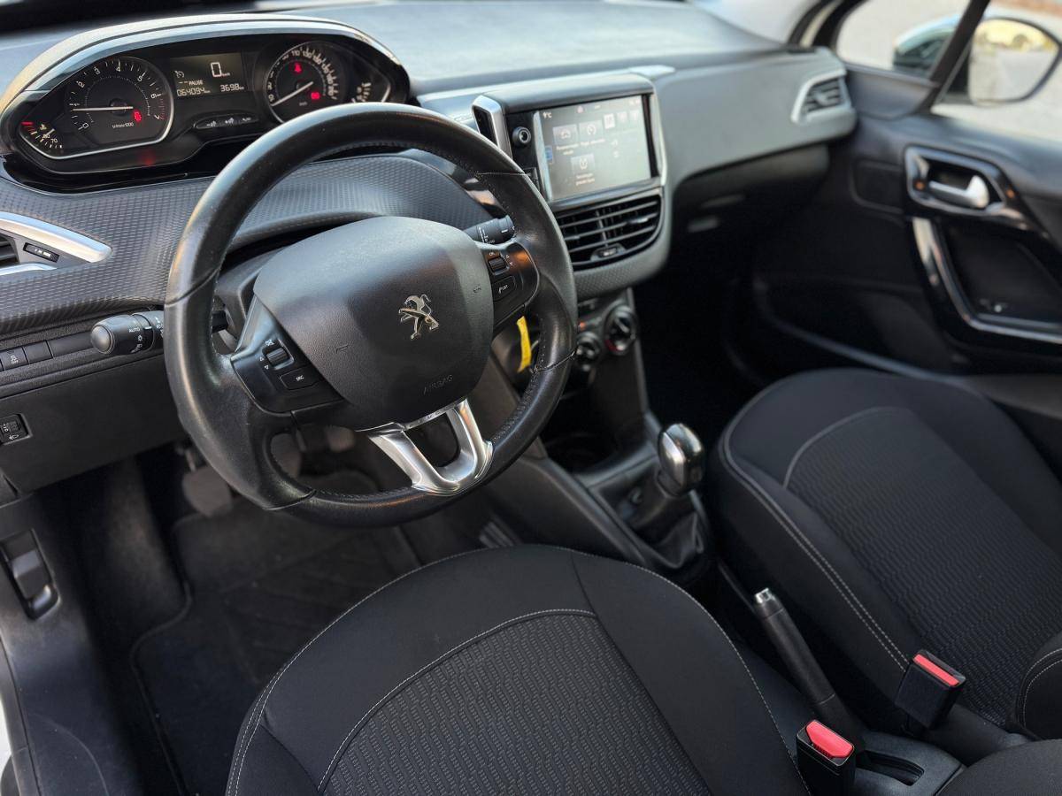 peugeot-208-2017-gasolina-1199cc