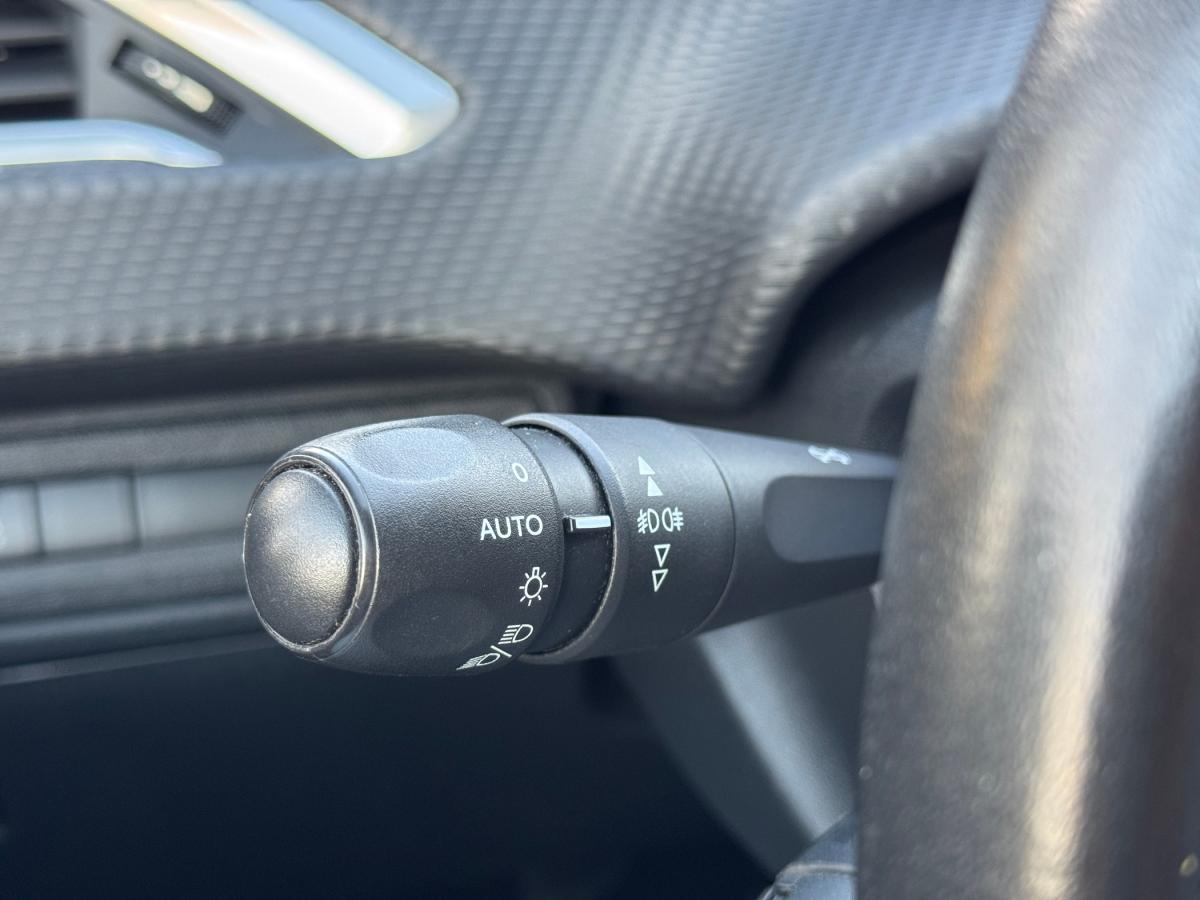 peugeot-208-2017-gasolina-1199cc