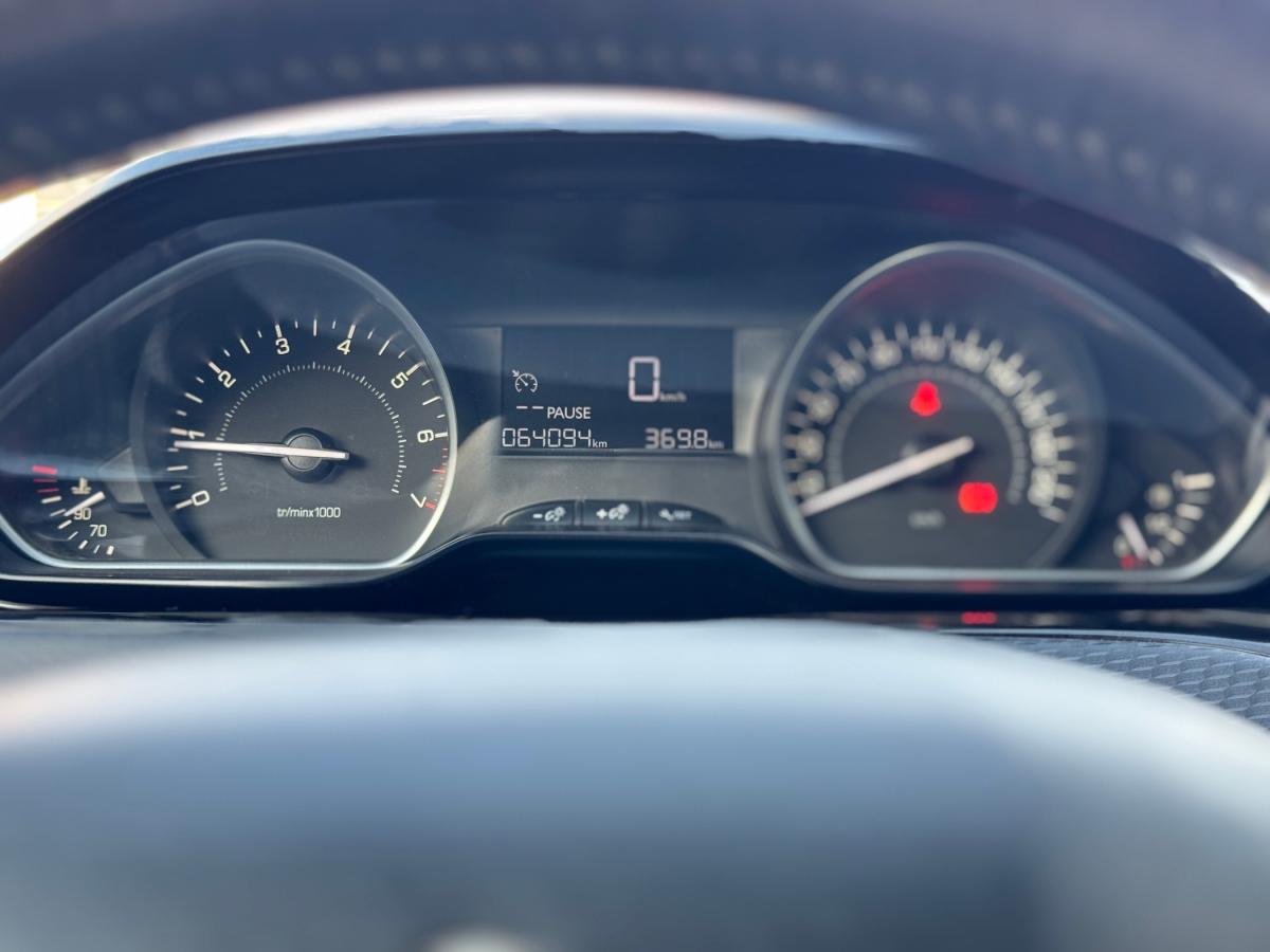 peugeot-208-2017-gasolina-1199cc
