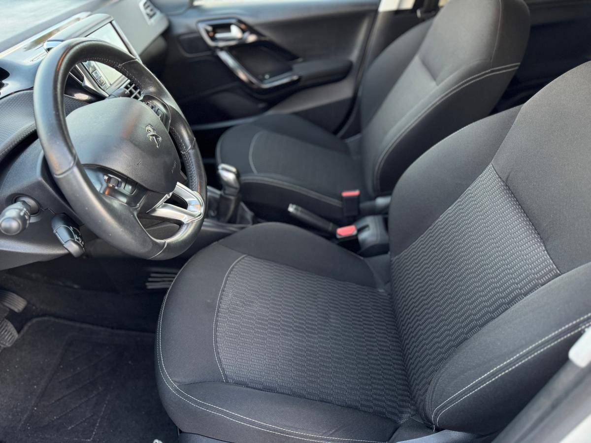 peugeot-208-2017-gasolina-1199cc