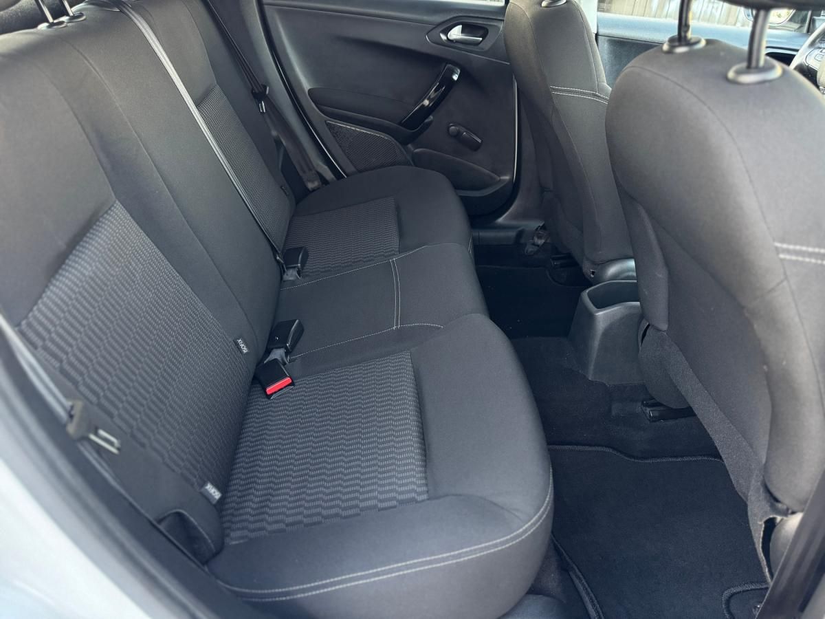 peugeot-208-2017-gasolina-1199cc