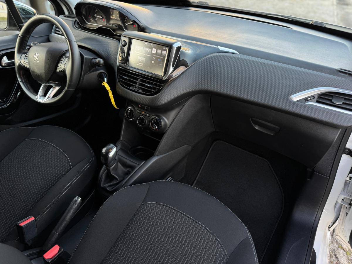 peugeot-208-2017-gasolina-1199cc
