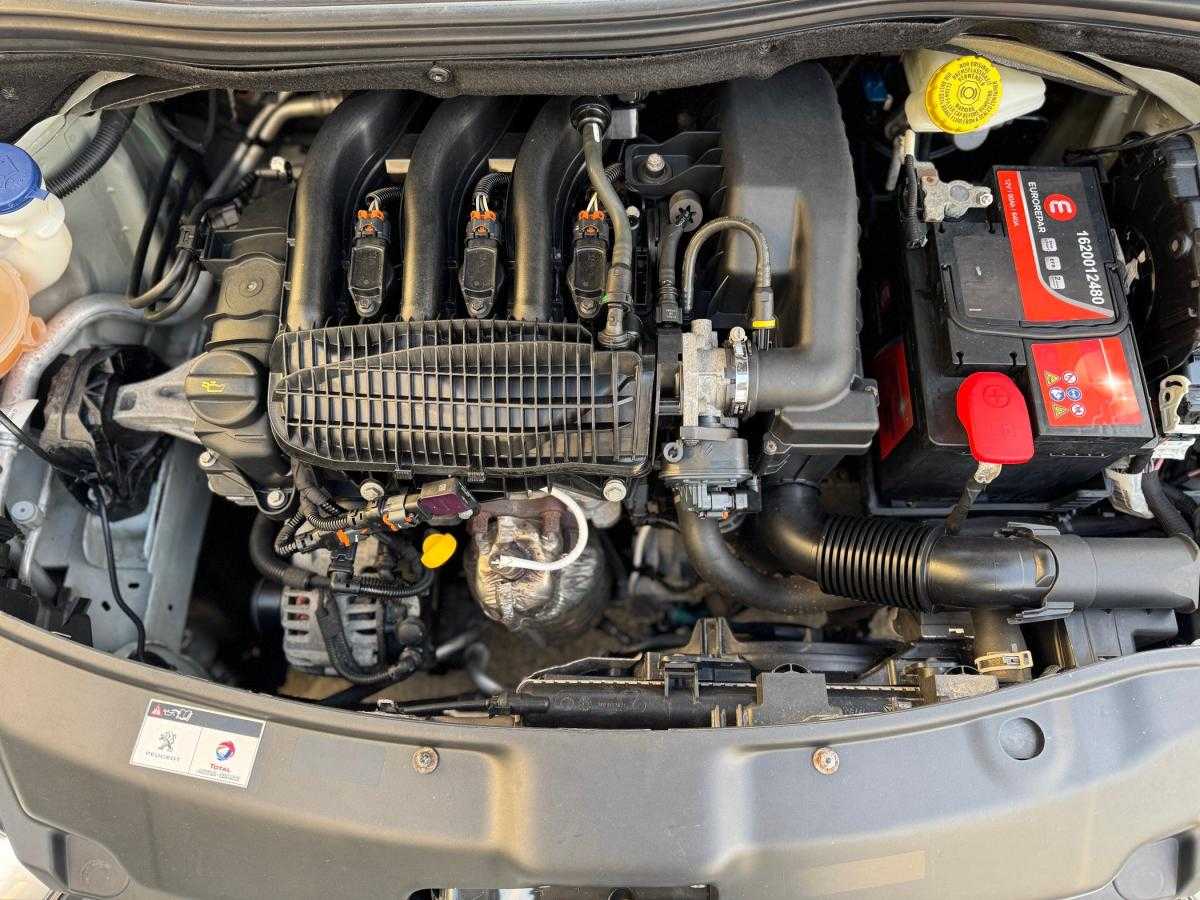 peugeot-208-2017-gasolina-1199cc