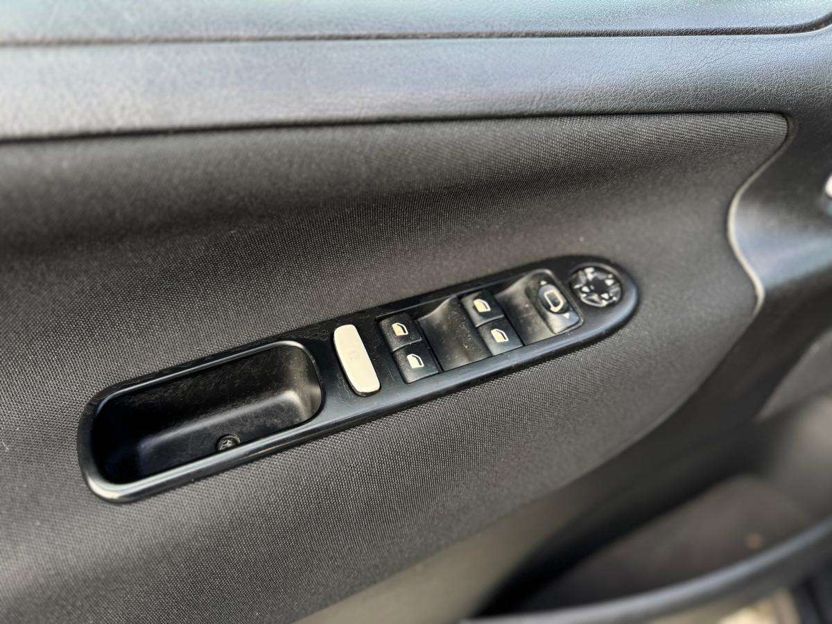 peugeot-207-2011-gasolina-1397cc