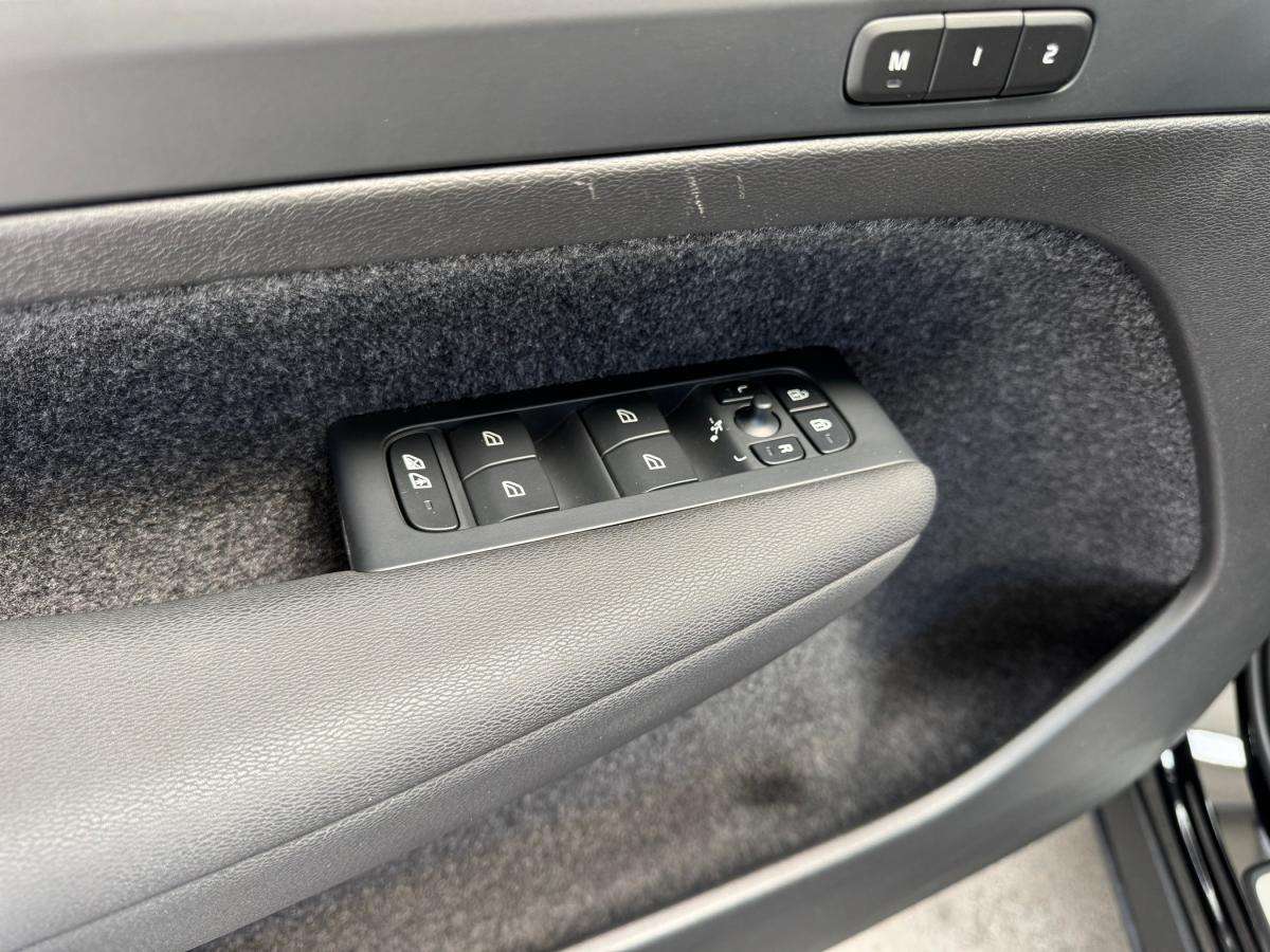 volvo-xc40-2023-hibrido-a-gasolina-1477cc