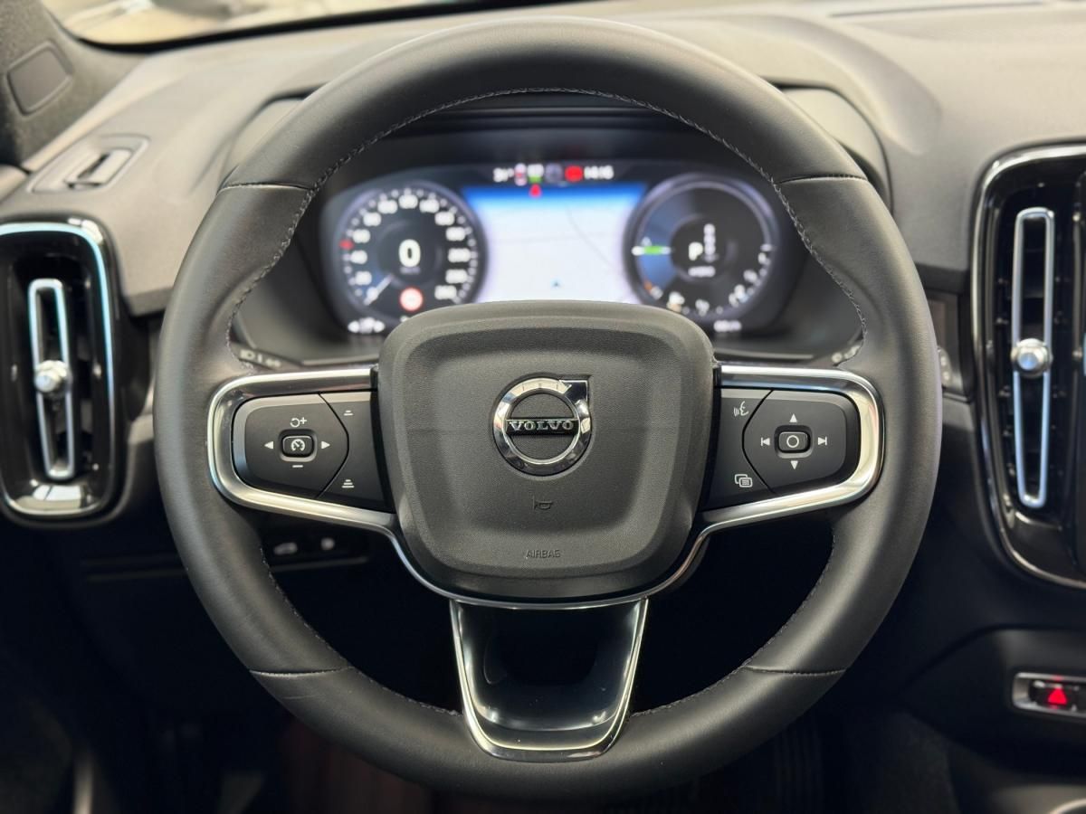 volvo-xc40-2023-hibrido-a-gasolina-1477cc