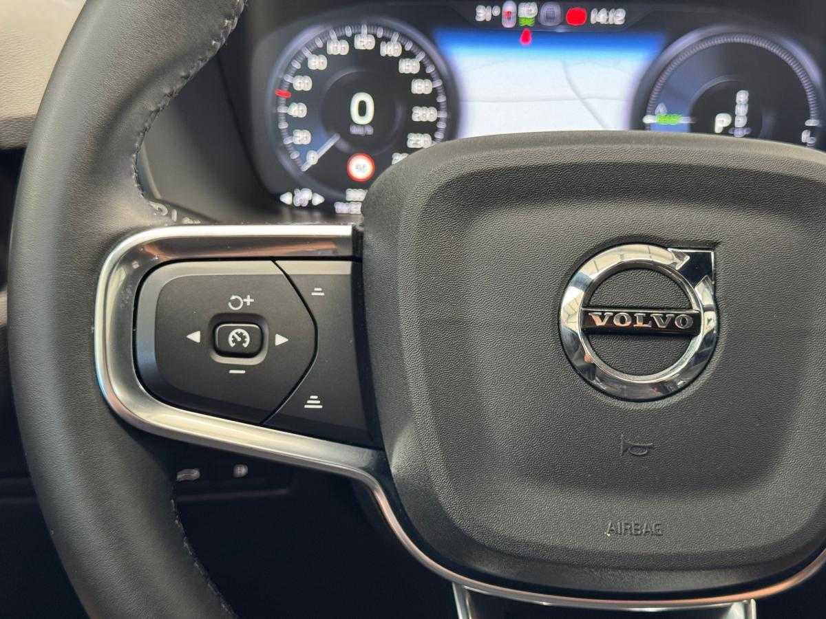volvo-xc40-2023-hibrido-a-gasolina-1477cc