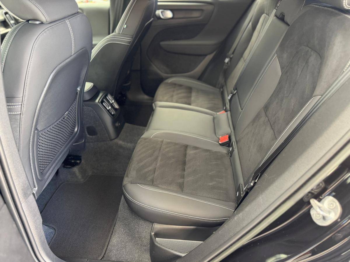 volvo-xc40-2023-hibrido-a-gasolina-1477cc
