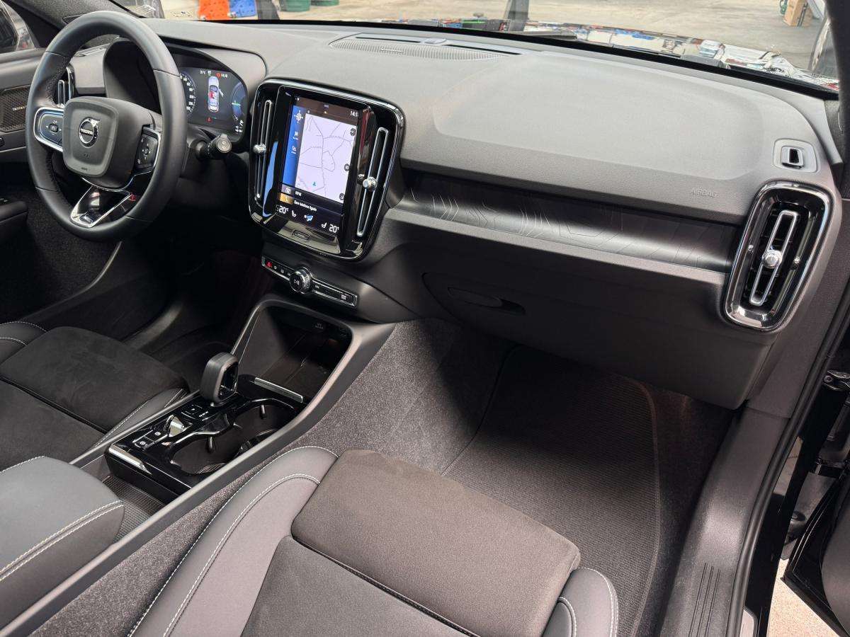 volvo-xc40-2023-hibrido-a-gasolina-1477cc