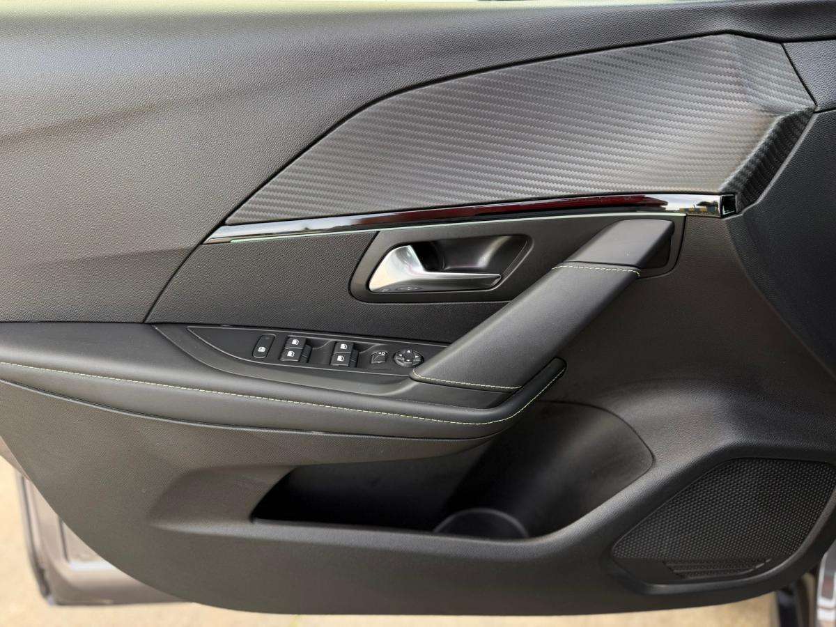 peugeot-208-2022-gasolina-1199cc