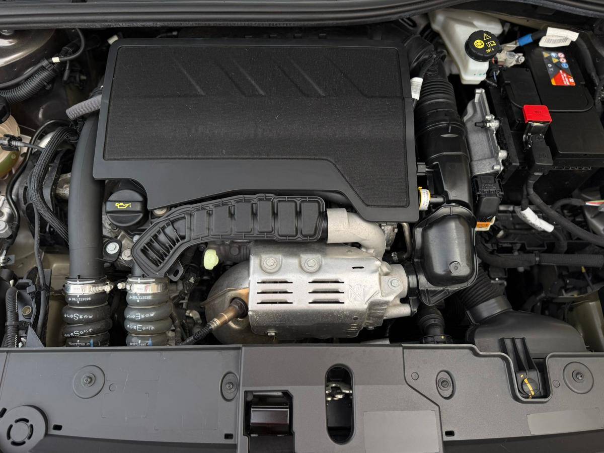 peugeot-208-2022-gasolina-1199cc