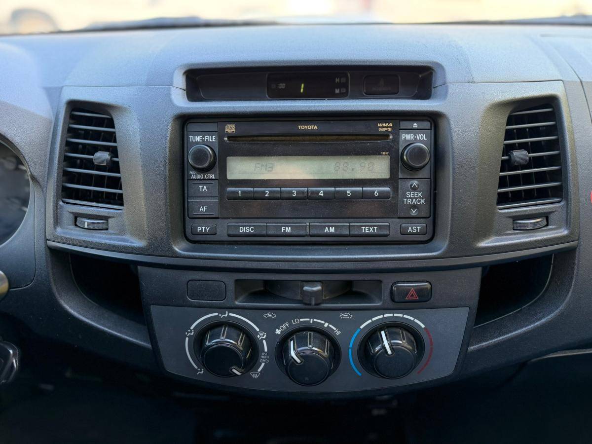 toyota-hilux-2015-diesel-2494cc