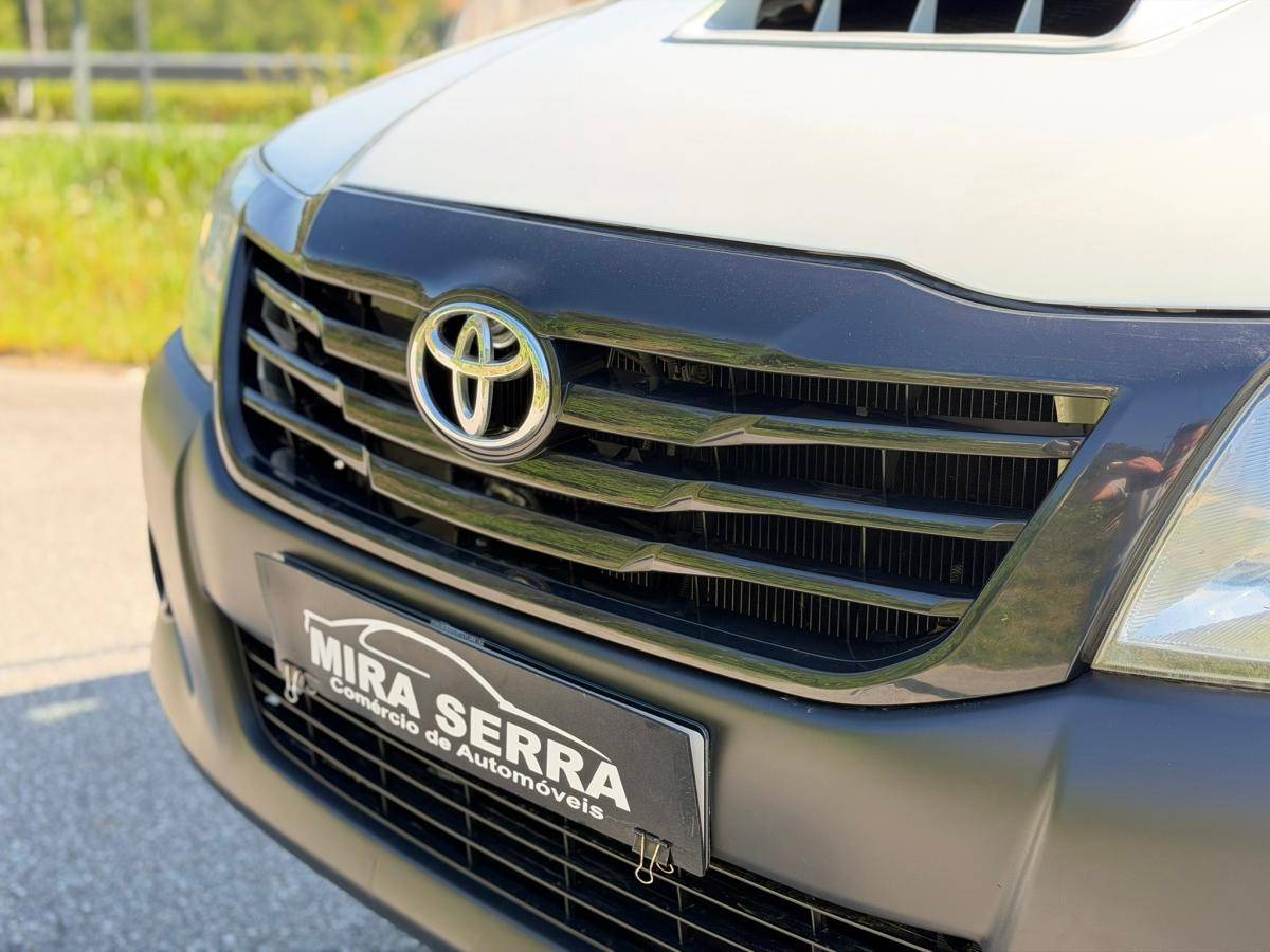 toyota-hilux-2015-diesel-2494cc