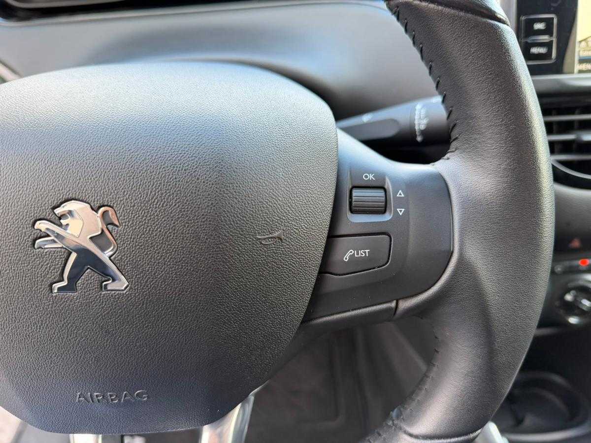 peugeot-208-2019-gasolina-1199cc
