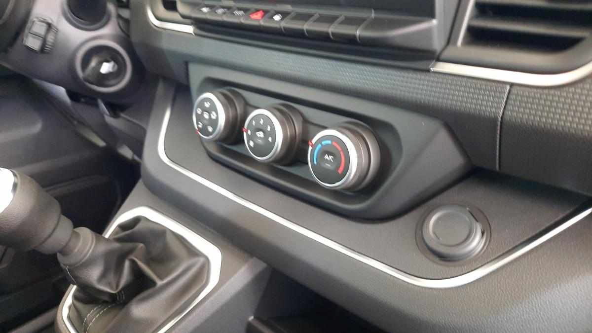 renault-trafic-2-0-150cv-2023-diesel-1997cc