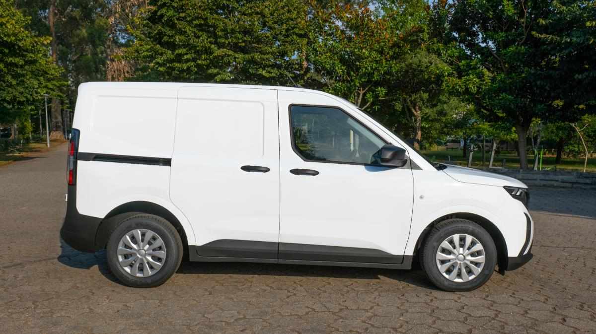 ford-transit-courier-2024-diesel-1499cc