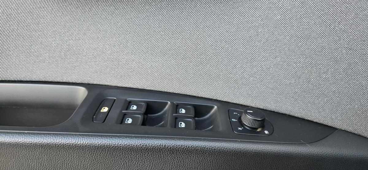 seat-leon-1-6-tdi-2019-diesel-1598cc