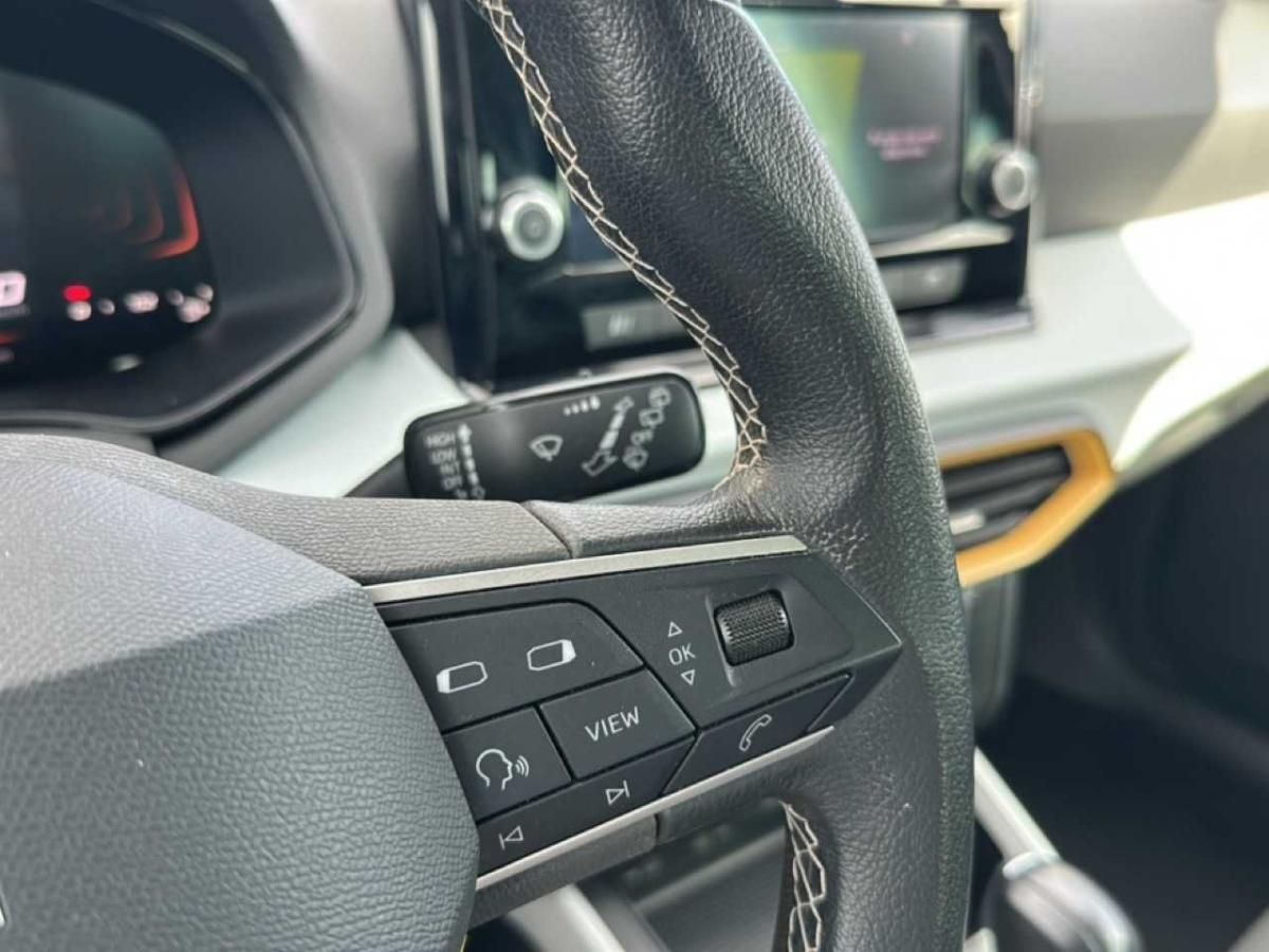 seat-arona-2023-gasolina-999cc
