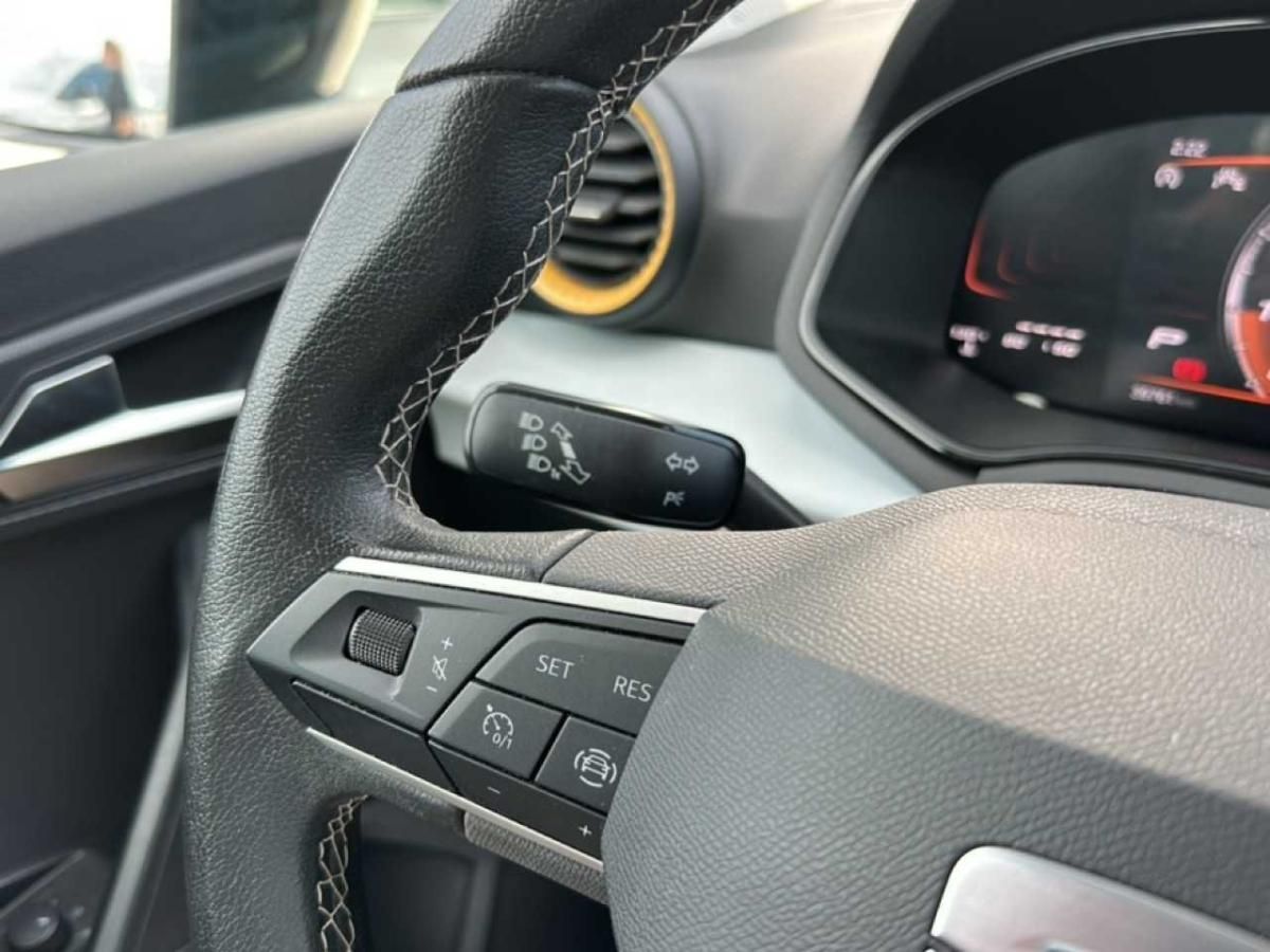 seat-arona-2023-gasolina-999cc