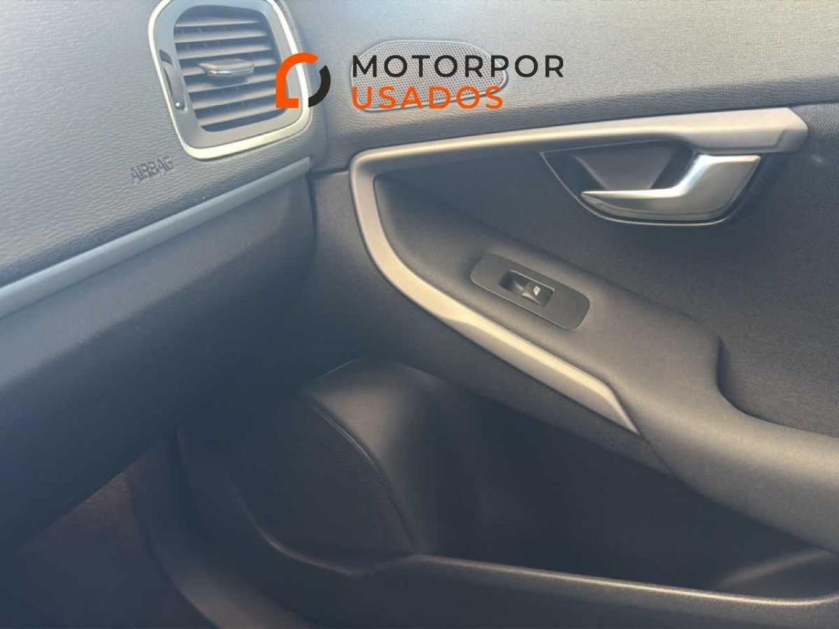volvo-v40-2019-gasolina-1498cc