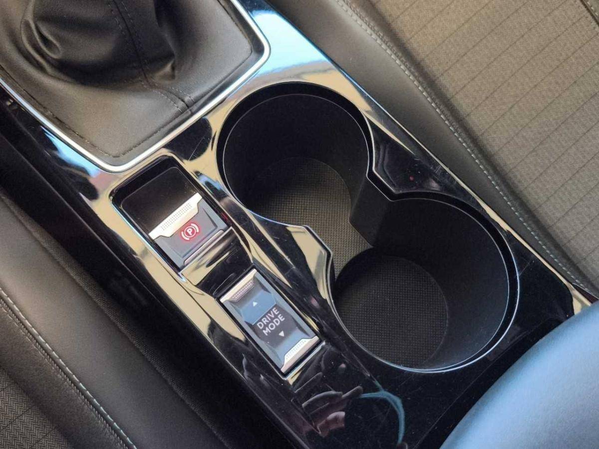peugeot-2008-2023-gasolina-1199cc