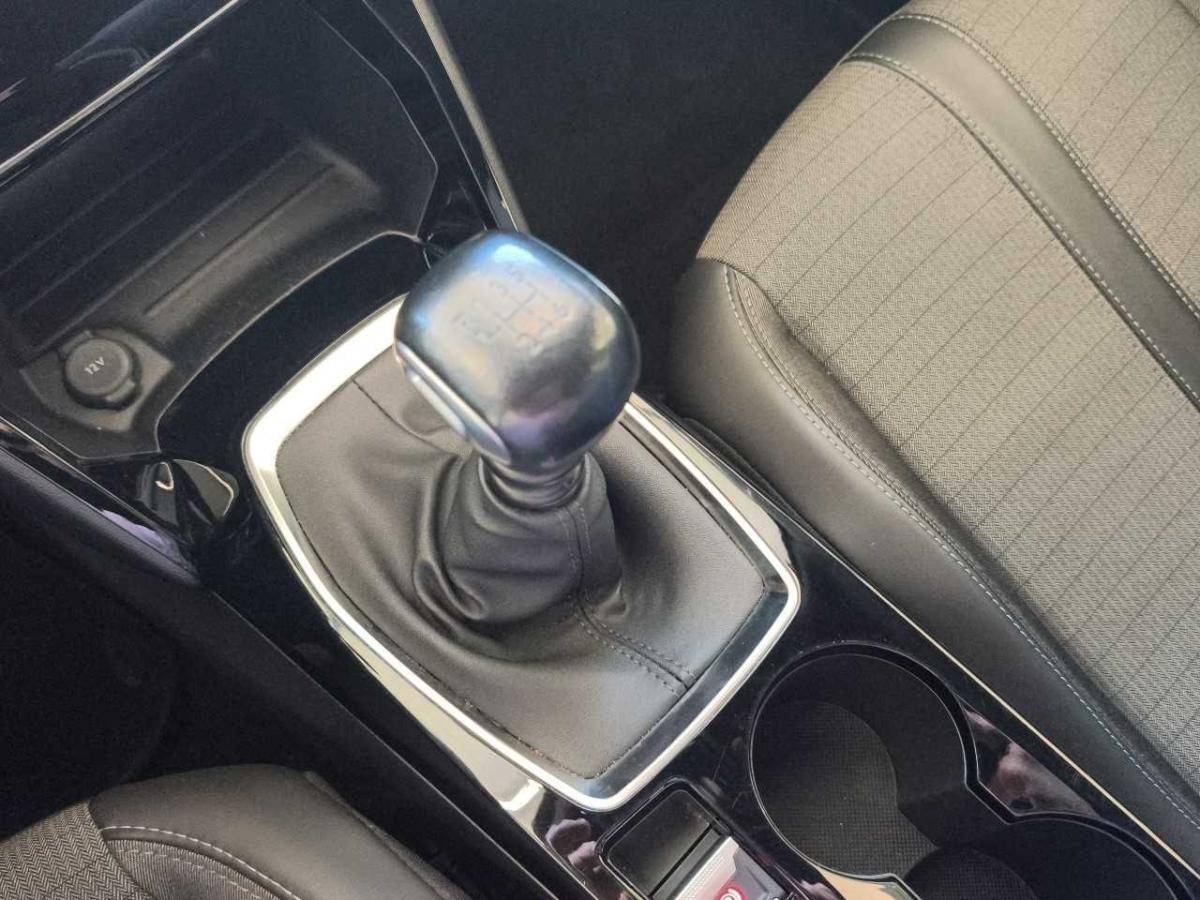 peugeot-2008-2023-gasolina-1199cc