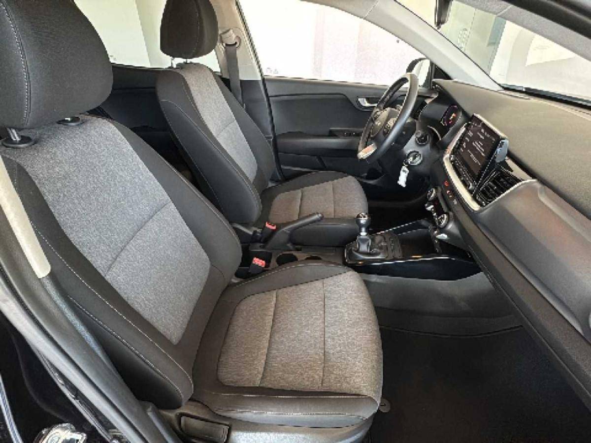 kia-stonic-2025-gasolina-1197cc