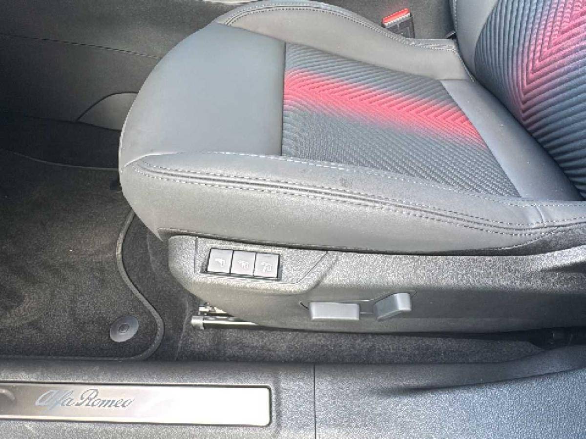 alfa-romeo-junior-2026-hibrido-a-gasolina-1199cc
