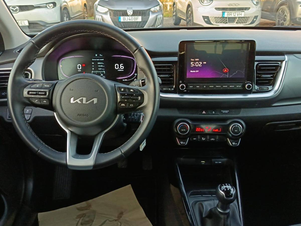 kia-stonic-2025-gasolina-1197cc