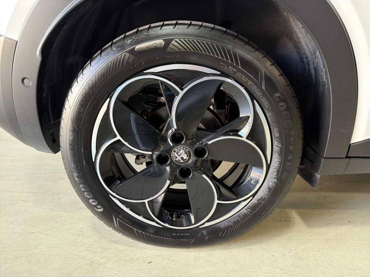 alfa-romeo-junior-2024-eletrico-0cc