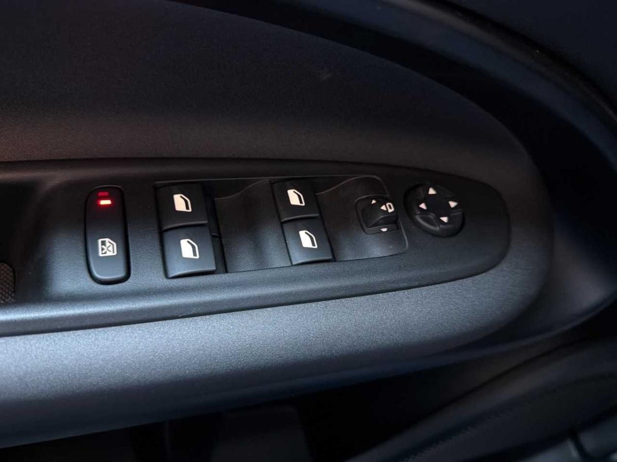 alfa-romeo-junior-2024-eletrico-0cc