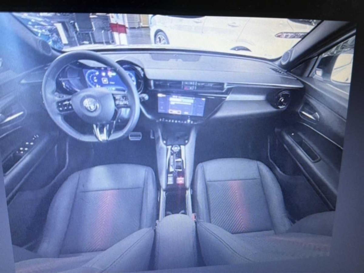 alfa-romeo-junior-2024-eletrico-0cc