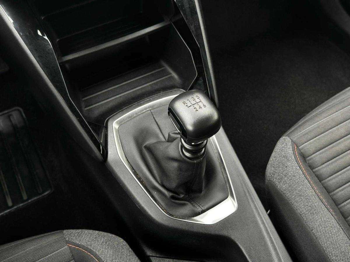 peugeot-2008-2023-gasolina-1199cc