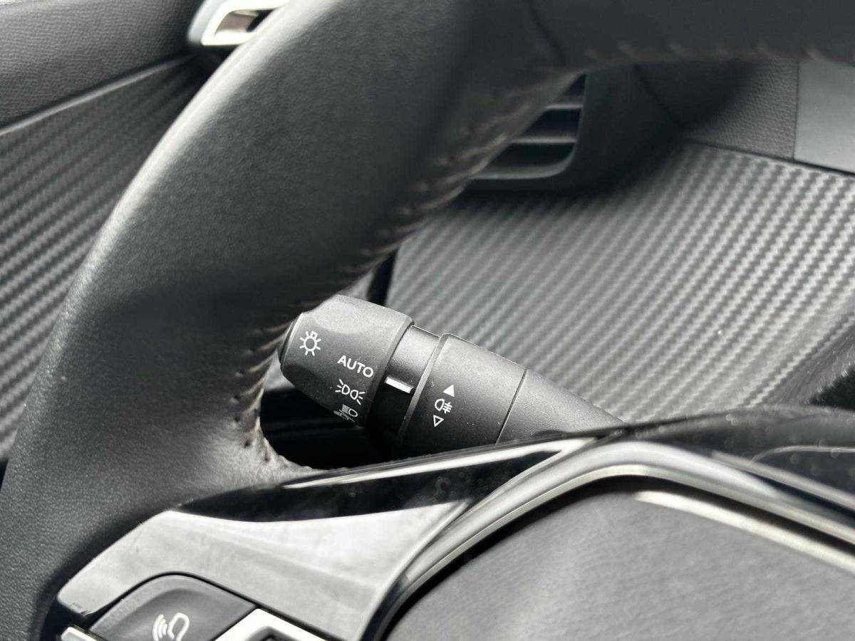 peugeot-2008-2023-gasolina-1199cc