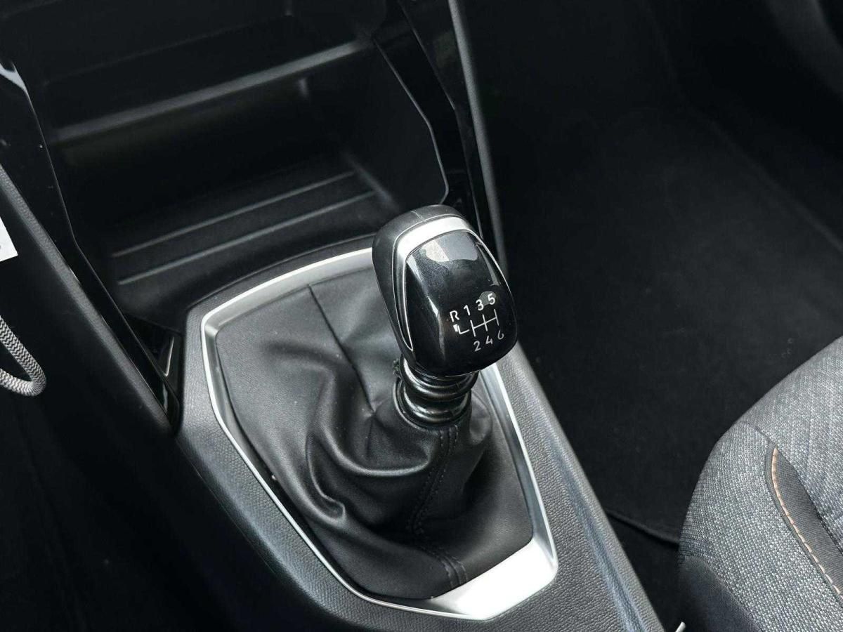 peugeot-2008-2024-gasolina-1199cc