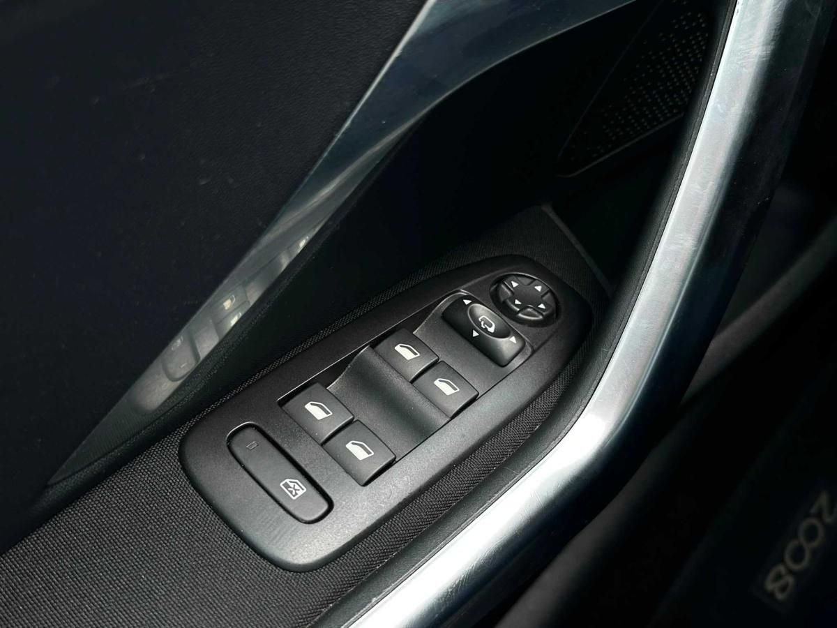 peugeot-2008-2019-gasolina-1199cc